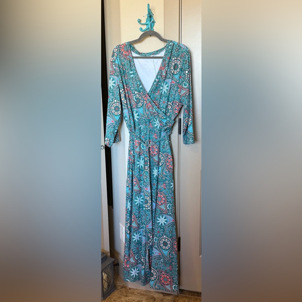 Pretty Faux Wrap Long Sleeve Maxi Dress - Flattering fit. Size 4X. Soft fabric.